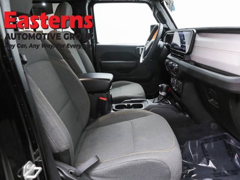 Used 2024 Jeep Wrangler Unlimited AWD/4WD image 27