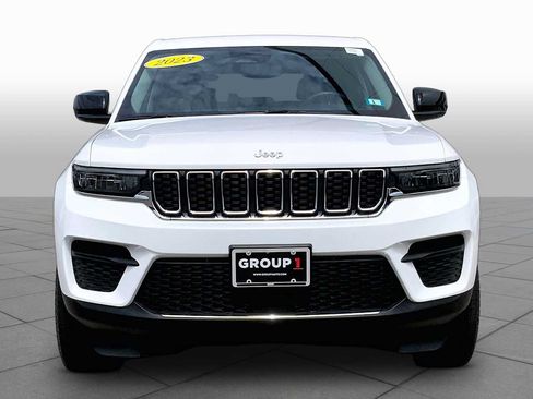 Used 2023 Jeep Grand Cherokee Laredo w/ Luxury Tech Group I AWD/4WD image 4