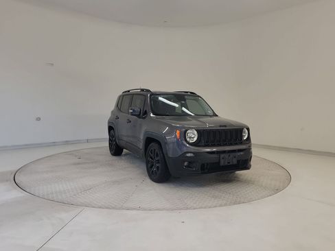 Used 2017 Jeep Renegade Altitude FWD image 5