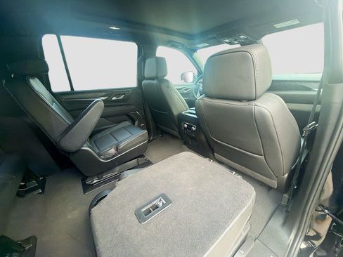 Used 2024 GMC Yukon XL Denali AWD/4WD image 29