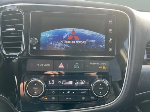 Used 2018 Mitsubishi Outlander SE FWD image 13