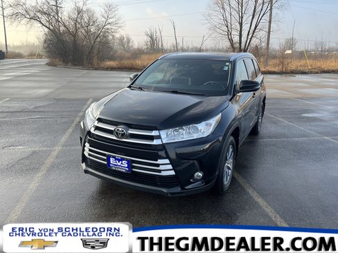 Used 2019 Toyota Highlander XLE image 1