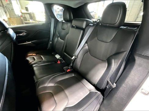 Used 2022 Jeep Cherokee Limited image 24