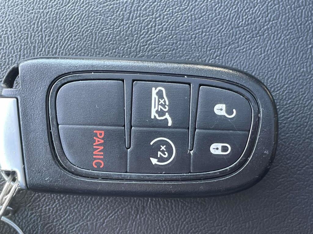 Used 2018 Jeep Cherokee Limited AWD/4WD image 4