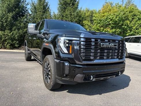 Used 2024 GMC Sierra 3500 Denali Ultimate AWD/4WD image 8