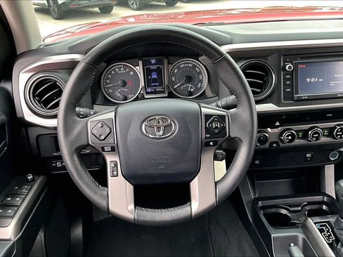 Used 2017 Toyota Tacoma SR5 image 6