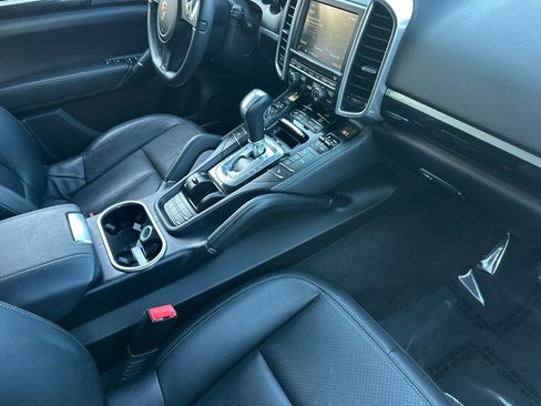 Used 2014 Porsche Cayenne Platinum Edition image 33