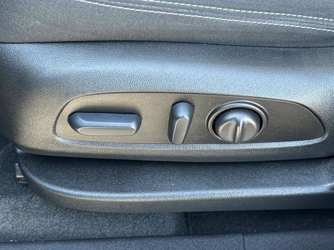 Used 2023 GMC Terrain SLE w/ Driver Convenience Package image 15