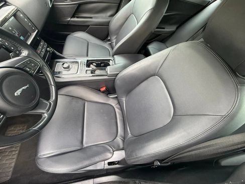 Used 2018 Jaguar XE Premium RWD image 13