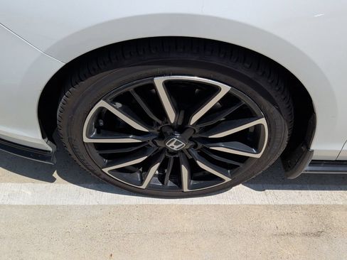 Used 2023 Honda Accord Touring image 11