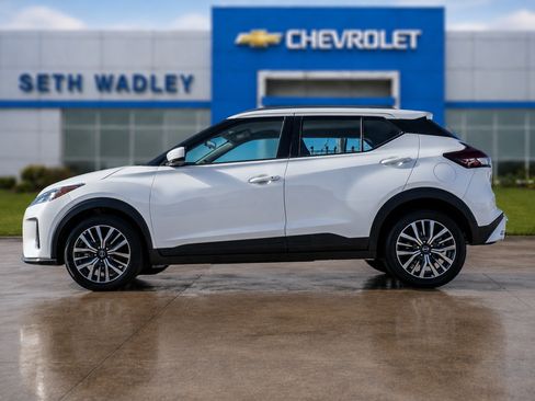 Used 2023 Nissan Kicks SV FWD image 4