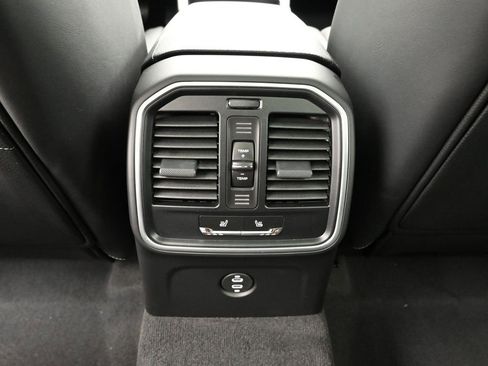 New 2026 Porsche Macan image 18