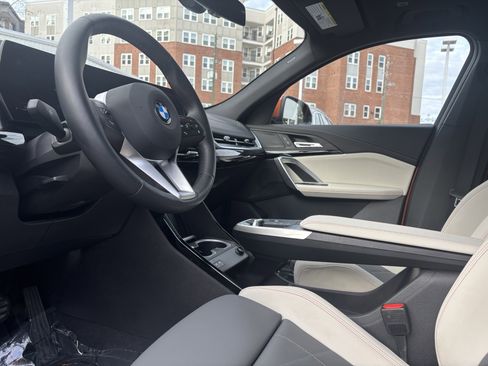 Used 2025 BMW X2 xDrive28i image 21