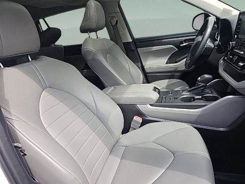 Used 2022 Toyota Highlander XLE image 35