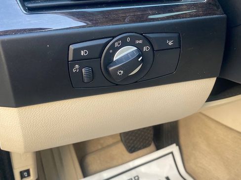 Used 2010 BMW 535i xDrive Wagon AWD/4WD image 26