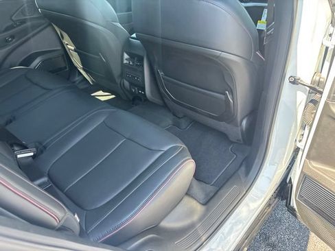 Used 2024 Jeep Wagoneer Limited AWD/4WD image 24