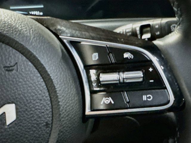 Used 2025 Kia Seltos S AWD/4WD image 17