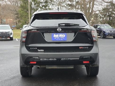 Used 2025 Nissan Kicks SR image 10