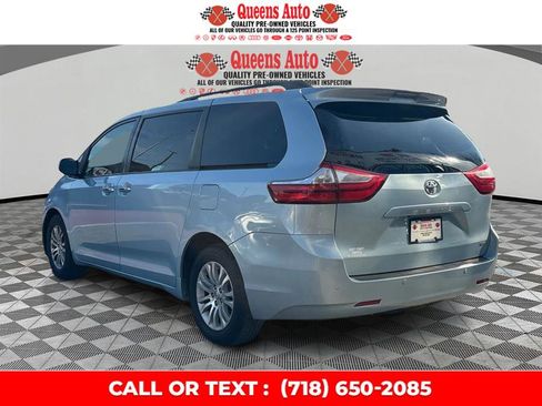 Used 2017 Toyota Sienna XLE image 4