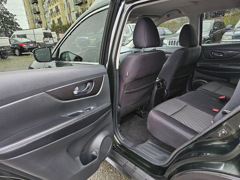 Used 2019 Nissan Rogue SV AWD/4WD image 14