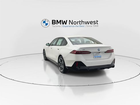 New 2026 BMW 530i xDrive w/ M Sport Package image 13