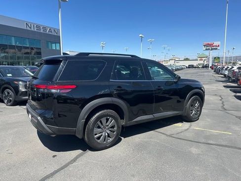 New 2025 Nissan Pathfinder SV w/ Black Appearance Package AWD/4WD image 11