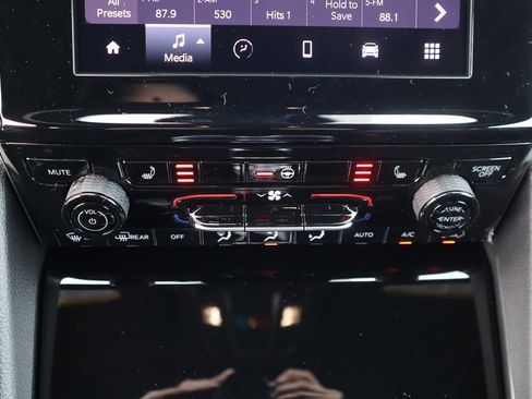 New 2025 Jeep Grand Cherokee Altitude image 7