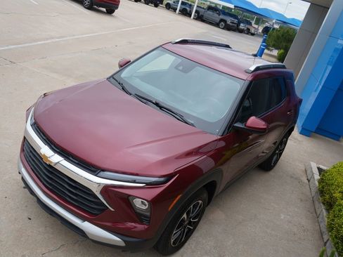 Used 2025 Chevrolet TrailBlazer LT AWD/4WD image 13
