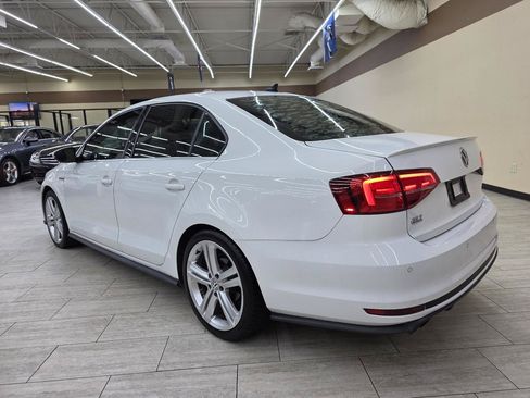 Used 2017 Volkswagen Jetta GLI FWD image 8
