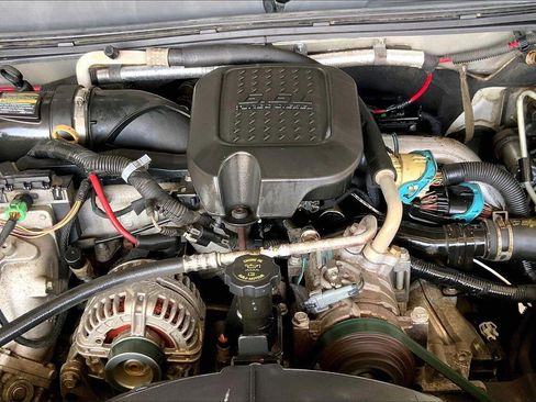 Used 2009 Chevrolet Silverado 2500 LT w/ Suspension Package, Off-Road image 9