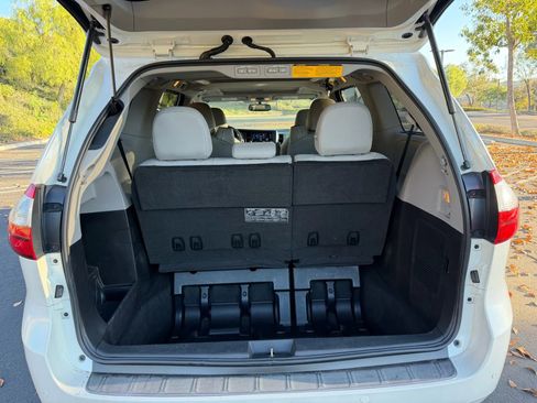 Used 2015 Toyota Sienna XLE image 15