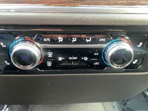 Used 2024 GMC Sierra 1500 SLE image 9