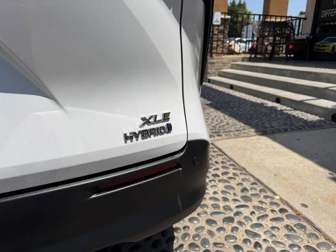 Used 2023 Toyota Sienna XLE FWD image 7
