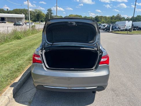 Used 2013 Chrysler 200 Touring FWD image 10