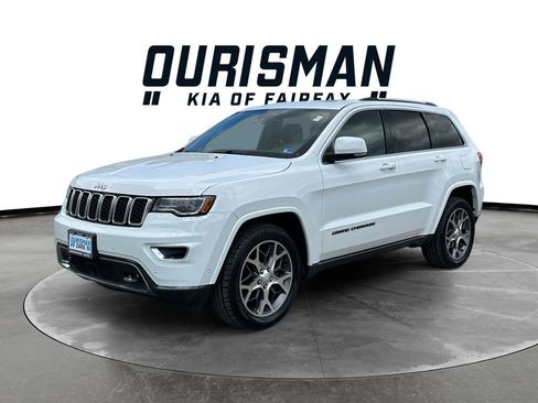Used 2018 Jeep Grand Cherokee Limited AWD/4WD image 2