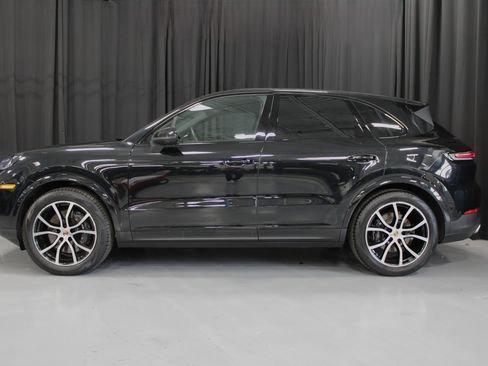 Certified 2025 Porsche Cayenne image 2
