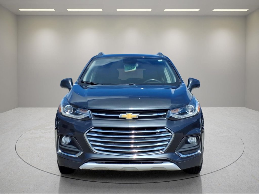 Used 2017 Chevrolet Trax LT w/ LT Convenience Package FWD image 2