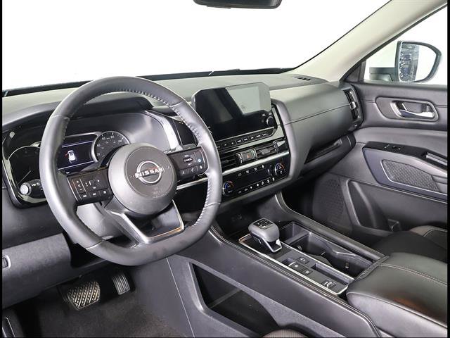 Used 2023 Nissan Pathfinder SL FWD image 6