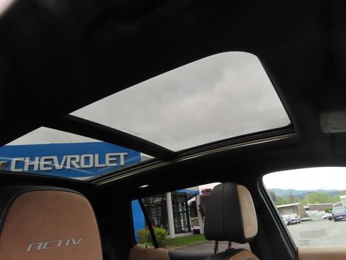 Used 2025 Chevrolet Equinox ACTIV w/ Safety and Technology Package AWD/4WD image 45