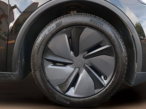 Used 2026 Tesla Model Y Long Range RWD image 16