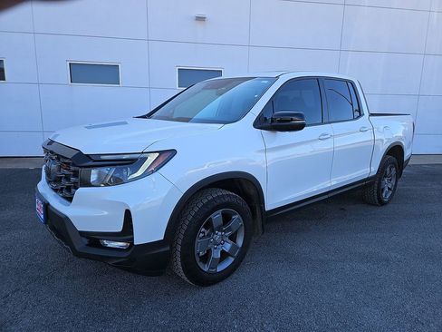 Used 2024 Honda Ridgeline TrailSport image 2