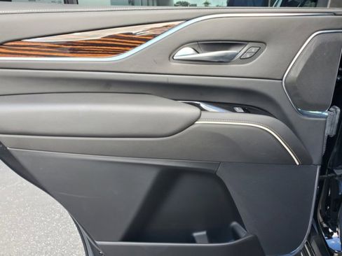 Used 2022 Cadillac Escalade Luxury image 31