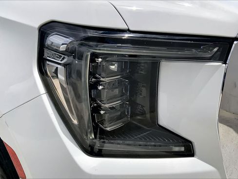 Used 2023 GMC Yukon SLT AWD/4WD image 31