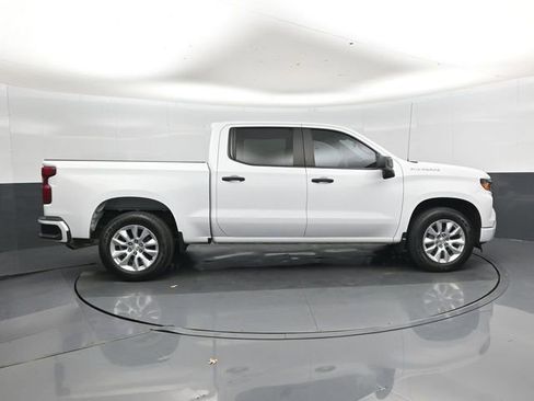 Used 2022 Chevrolet Silverado 1500 Custom image 2