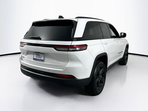 Used 2023 Jeep Grand Cherokee Altitude AWD/4WD image 5
