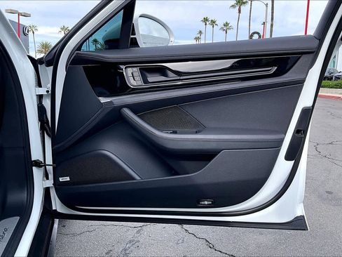 Used 2024 Porsche Panamera image 19