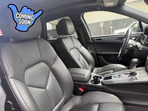 Used 2018 Porsche Macan AWD/4WD image 13
