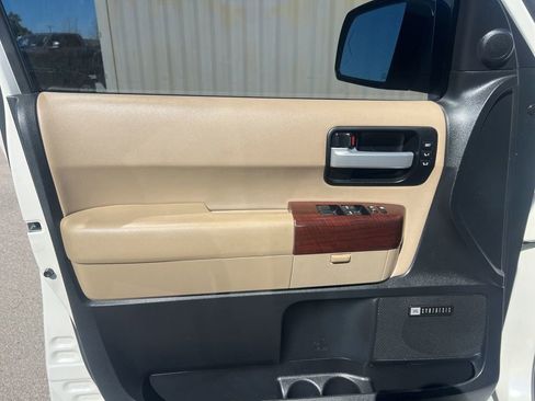 Used 2014 Toyota Sequoia Platinum image 46