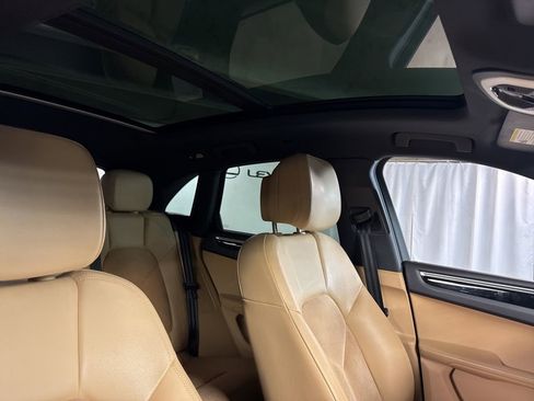 Used 2017 Porsche Macan S image 10