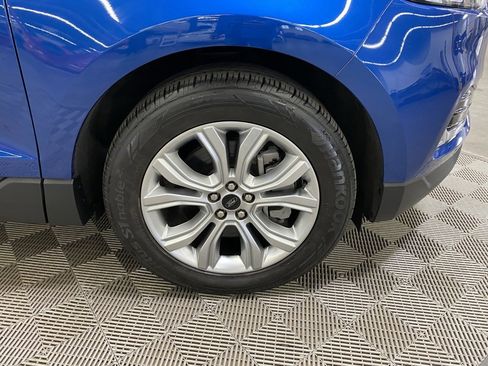 Used 2023 Ford Edge Titanium image 2